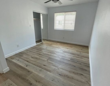 239 1/2 E 80th Street - Photo Thumbnail 4