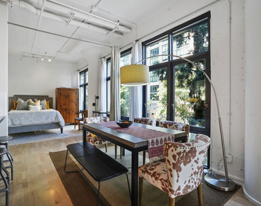 330 W 11th Street - Photo Thumbnail 8