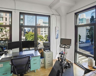 330 W 11th Street - Photo Thumbnail 4
