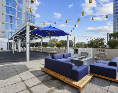 330 W 11th Street - Photo Thumbnail 29