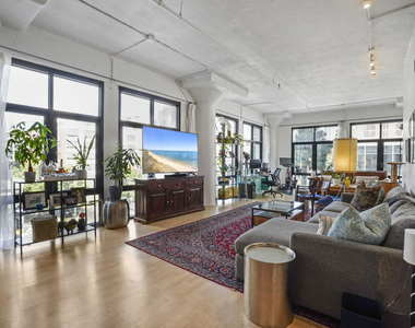 330 W 11th Street - Photo Thumbnail 2