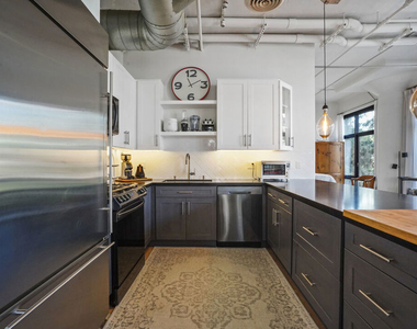 330 W 11th Street - Photo Thumbnail 10