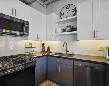 330 W 11th Street - Photo Thumbnail 11