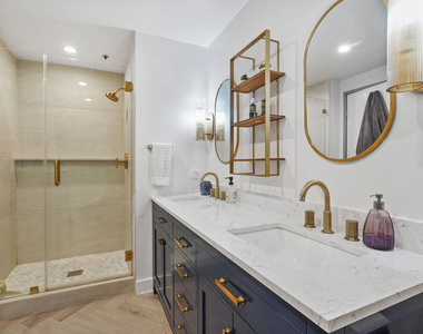 330 W 11th Street - Photo Thumbnail 16