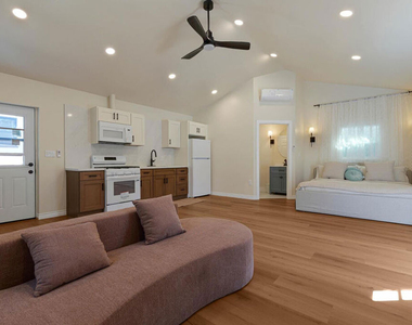 4147 Marcasel Avenue - Photo Thumbnail 40