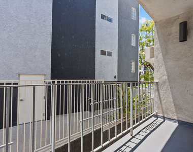 15286 Sutton Street - Photo Thumbnail 5