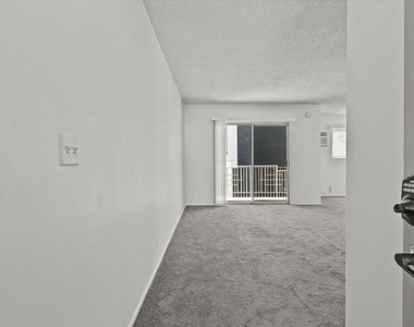 15286 Sutton Street - Photo Thumbnail 4