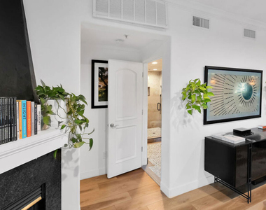 851 N San Vicente Boulevard - Photo Thumbnail 7