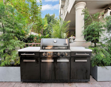 851 N San Vicente Boulevard - Photo Thumbnail 21