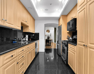 851 N San Vicente Boulevard - Photo Thumbnail 10