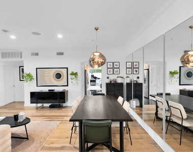 851 N San Vicente Boulevard - Photo Thumbnail 3
