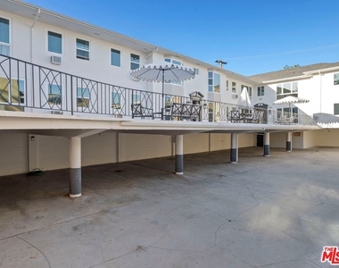 1252 N Crescent Heights - Photo Thumbnail 12