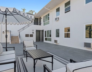 1252 N Crescent Heights - Photo Thumbnail 10