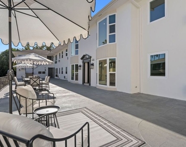 1252 N Crescent Heights - Photo Thumbnail 11