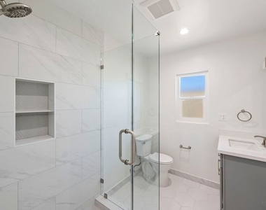 1252 N Crescent Heights - Photo Thumbnail 6