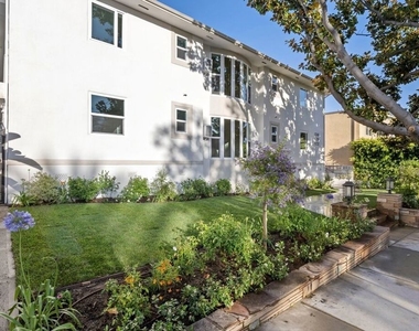 1252 N Crescent Heights - Photo Thumbnail 8