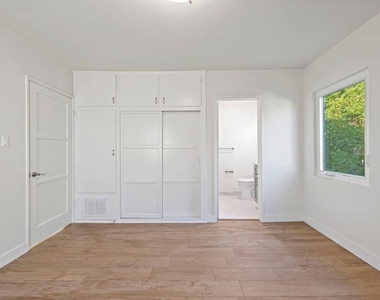 1252 N Crescent Heights - Photo Thumbnail 3