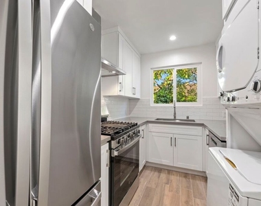 1252 N Crescent Heights - Photo Thumbnail 7