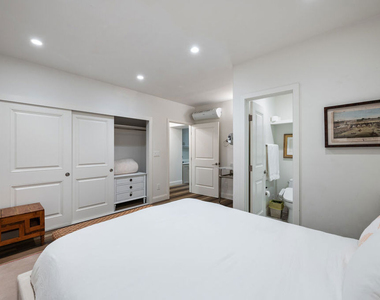 25252 Malibu Road - Photo Thumbnail 16