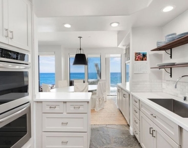 25252 Malibu Road - Photo Thumbnail 6