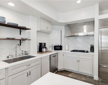 25252 Malibu Road - Photo Thumbnail 5