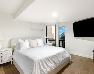 25252 Malibu Road - Photo Thumbnail 8