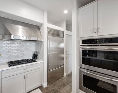 25252 Malibu Road - Photo Thumbnail 7