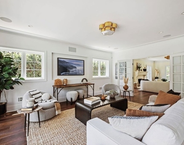 834 S Tremaine Avenue - Photo Thumbnail 13