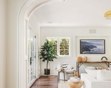 834 S Tremaine Avenue - Photo Thumbnail 14