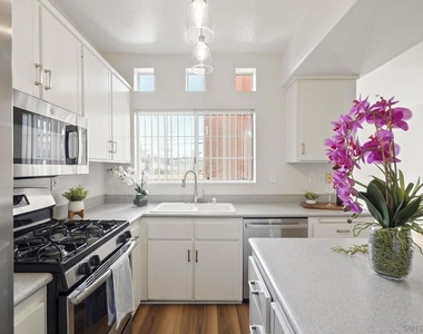 221 Donax Ave - Photo Thumbnail 10