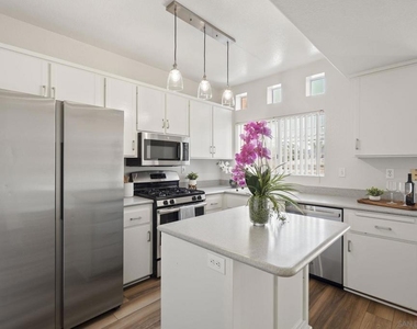 221 Donax Ave - Photo Thumbnail 2