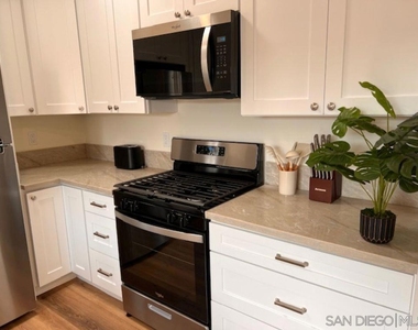 1044 3rd St - Photo Thumbnail 4
