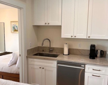 1044 3rd St - Photo Thumbnail 7