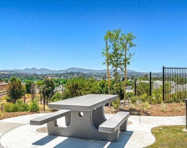 1527 Wingwood - Photo Thumbnail 1