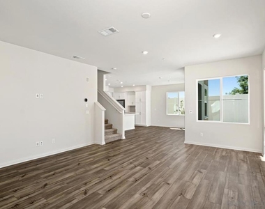 1527 Wingwood - Photo Thumbnail 5