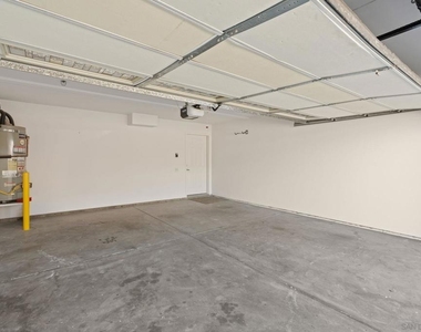 2483 Oxford Ave - Photo Thumbnail 31