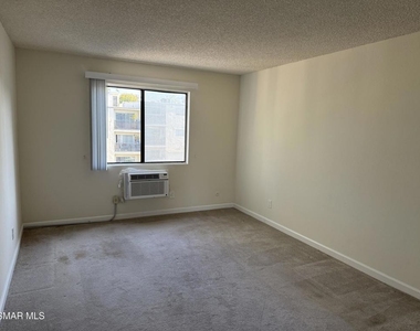 18530 Hatteras Street - Photo Thumbnail 11