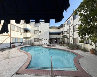 18530 Hatteras Street - Photo Thumbnail 17