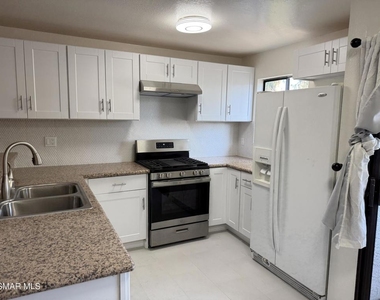 18530 Hatteras Street - Photo Thumbnail 5
