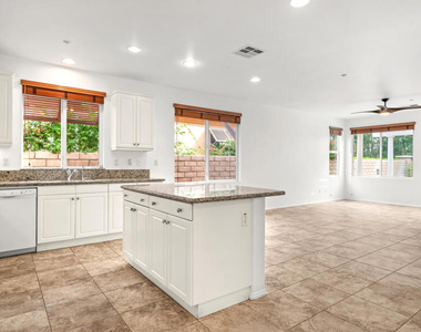 2651 Desert Breeze Way - Photo Thumbnail 14