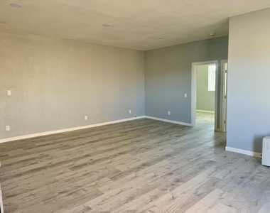 2405 Monterey Unit#2 Avenue - Photo Thumbnail 3