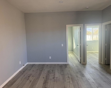2405 Monterey Unit#2 Avenue - Photo Thumbnail 4