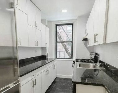 West 12th Street and 6th Avenue - Photo Thumbnail 2