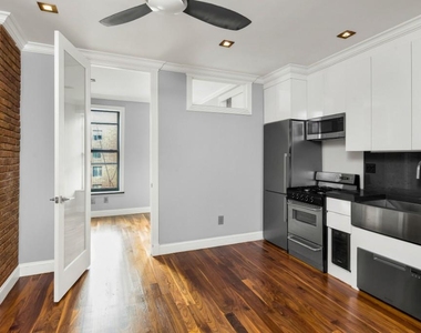 East 116th Street - Photo Thumbnail 4