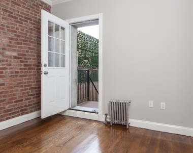 E 100th St - Photo Thumbnail 6