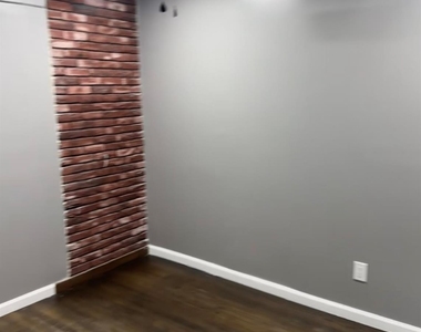 495 Dewitt Avenue - Photo Thumbnail 2