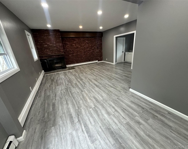 495 Dewitt Avenue - Photo Thumbnail 4