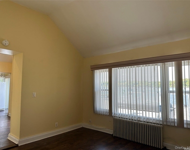 193 Woodbine Avenue - Photo Thumbnail 6