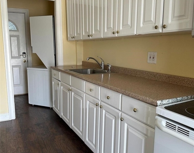 193 Woodbine Avenue - Photo Thumbnail 3