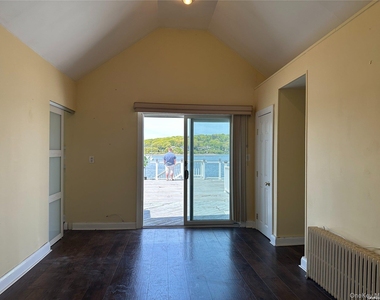 193 Woodbine Avenue - Photo Thumbnail 9